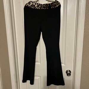 Leggings pant women size M soft blend wide leg Leopard Print waist & Black